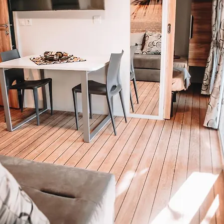 Κάμπινγκ Mobile Kailani Nr 121, Porton Biondi Ρόβινι
